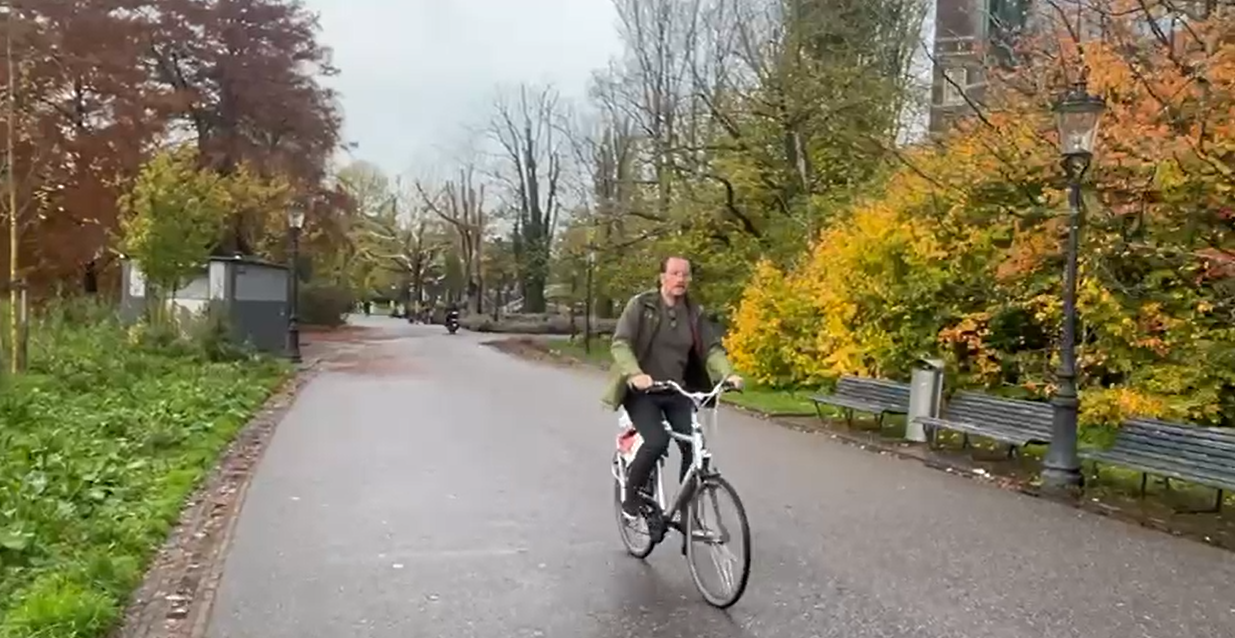 एम्सटर्डम: नहरों और हरियाली का शहर