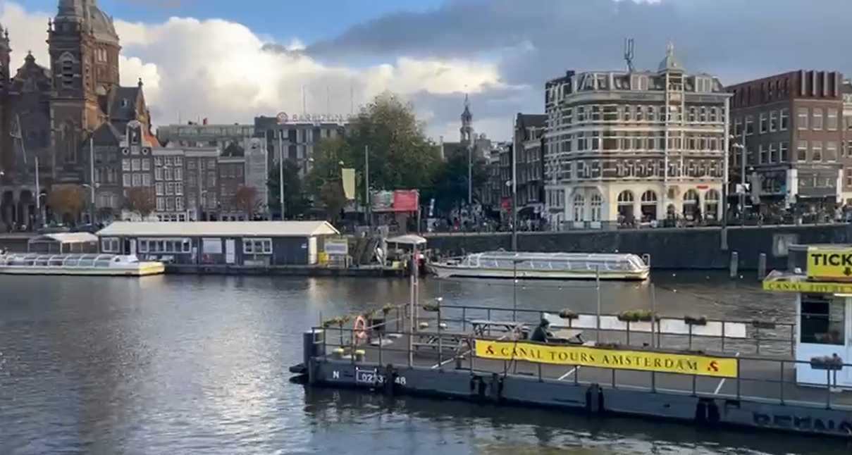 एम्सटर्डम: नहरों और हरियाली का शहर
