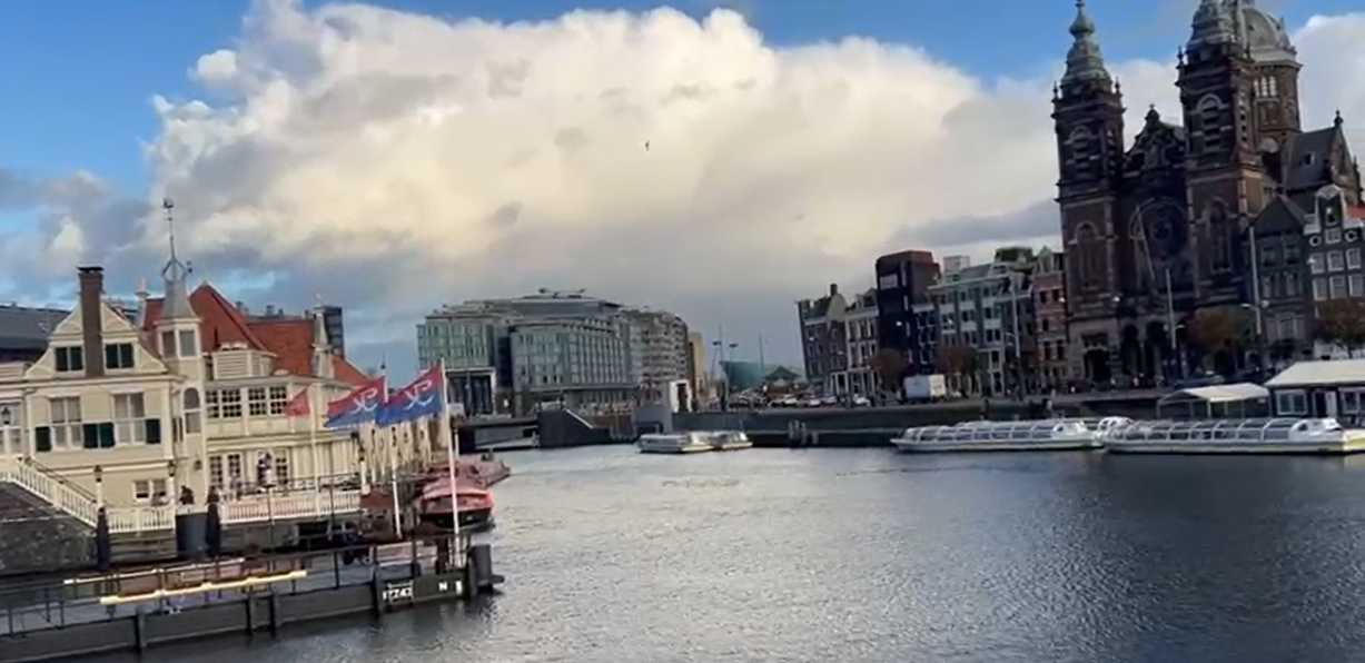 एम्सटर्डम: नहरों और हरियाली का शहर