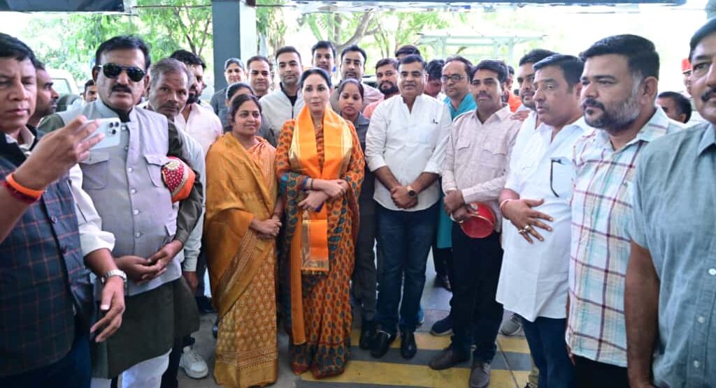 दिया कुमारी का उदयपुर पहुंचने पर स्वागत