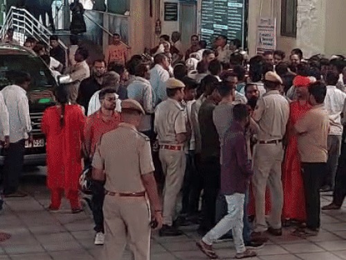 जयपुर के दुर्लभजी अस्पताल में शव को लेकर हंगामा: पहले पैसे, फिर बॉडी, मंत्री किरोड़ीलाल मीणा बोले- "शव के साथ खिलवाड़"