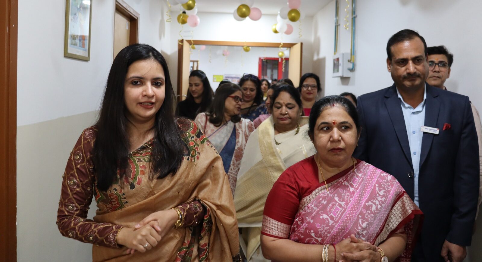 डॉ कनिका चौधरी और राज्यमंत्री मंजू बाघमार