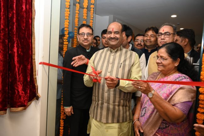 लोस-स्पीकर-ओम-बिरला-जिम्नेजियम-का-उद्घाटन-करते-हुए