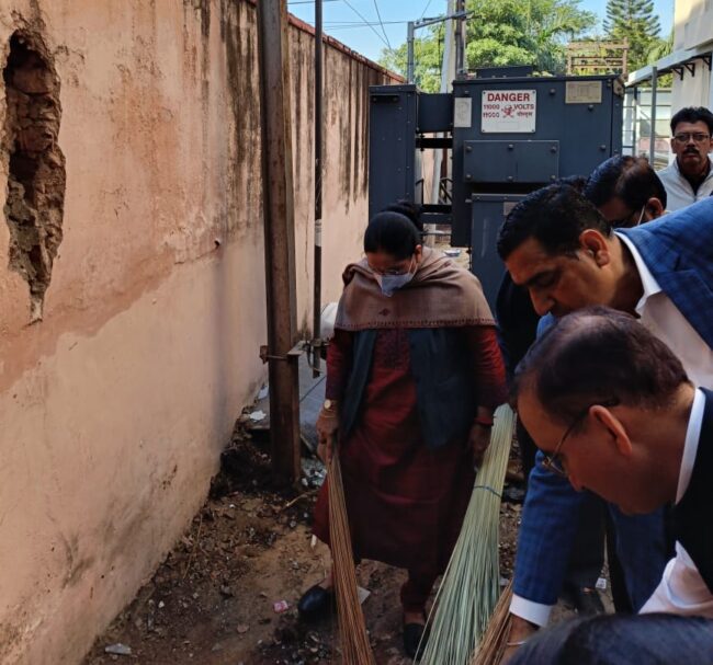 rhb सफाई अभियान की शुरुआत करते हुए डॉ रश्मि शर्मा