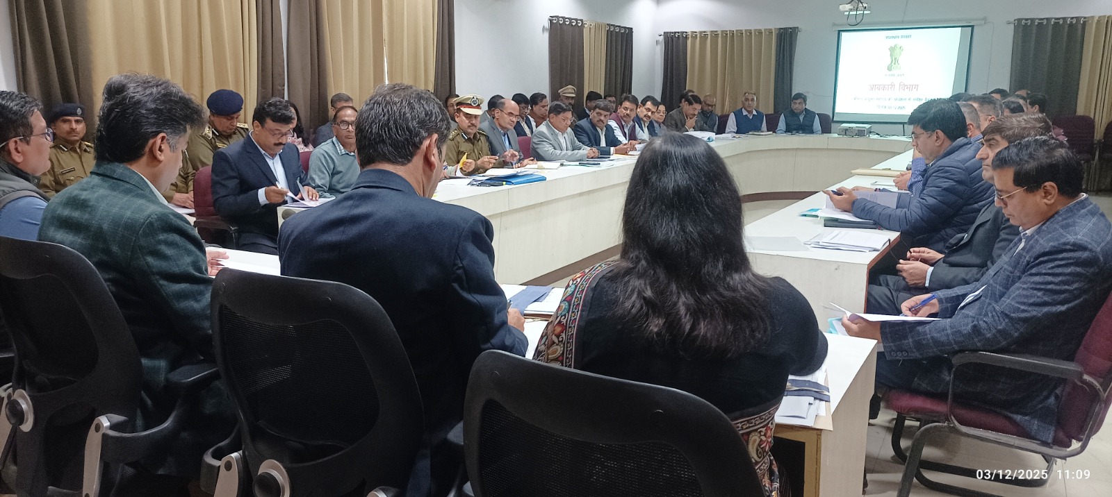 आबकारी विभाग की समीक्षा बैठक, आयुक्त शिवप्रसाद नकाते ने दिए निर्देश...