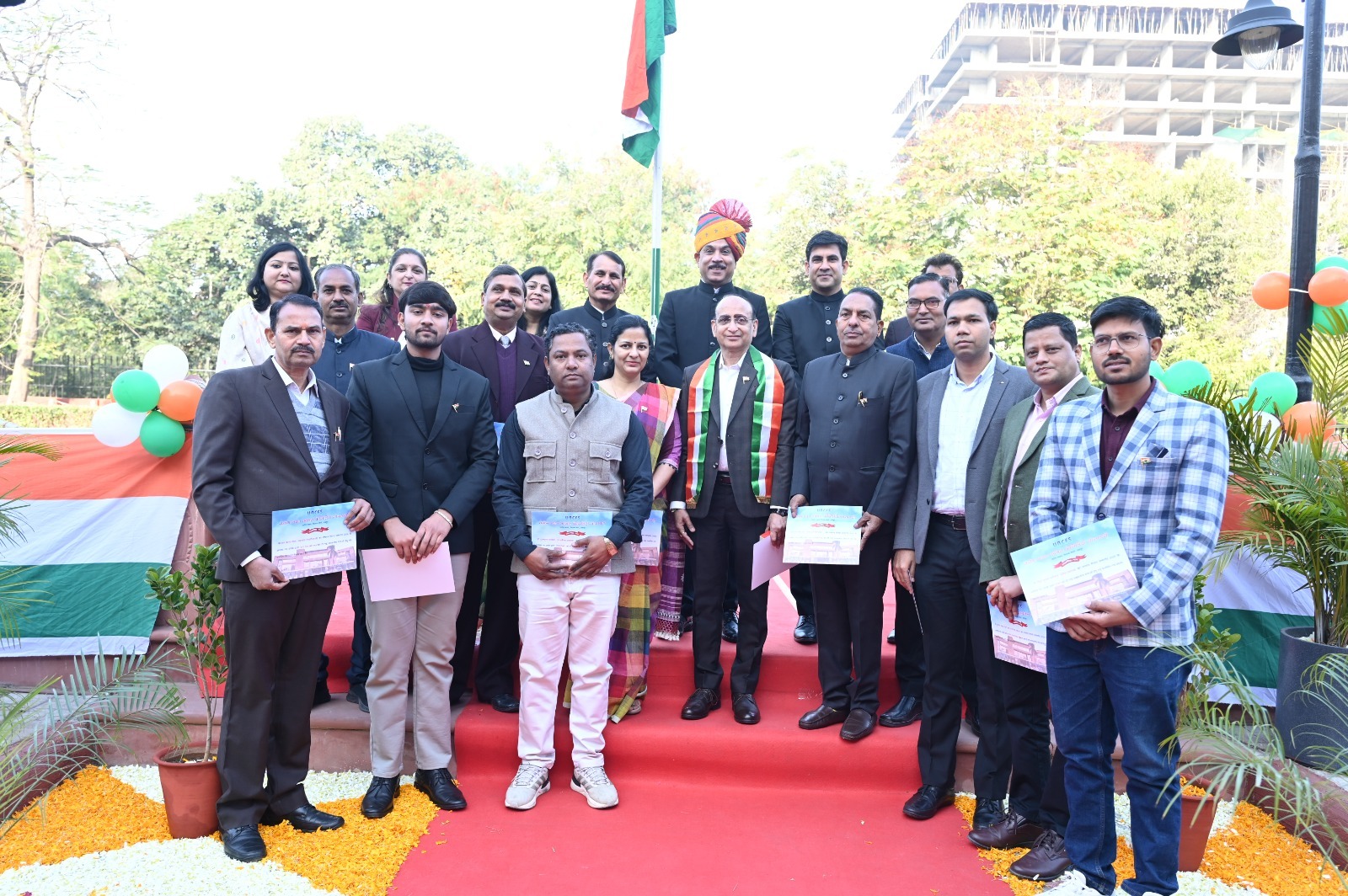 उद्योग विभाग में सचिव शिखर अग्रवाल ने फहराया तिरंगा, 13 कार्मिक सम्मानित।