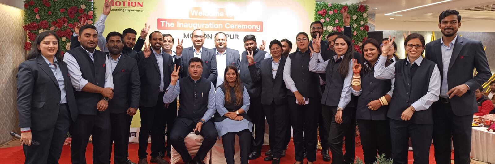 मोशन इंस्टीट्यूट के एमडी नितिन विजय का जयपुर में नए सेंटर शुभारंभ पर जयपुर टीम के साथ