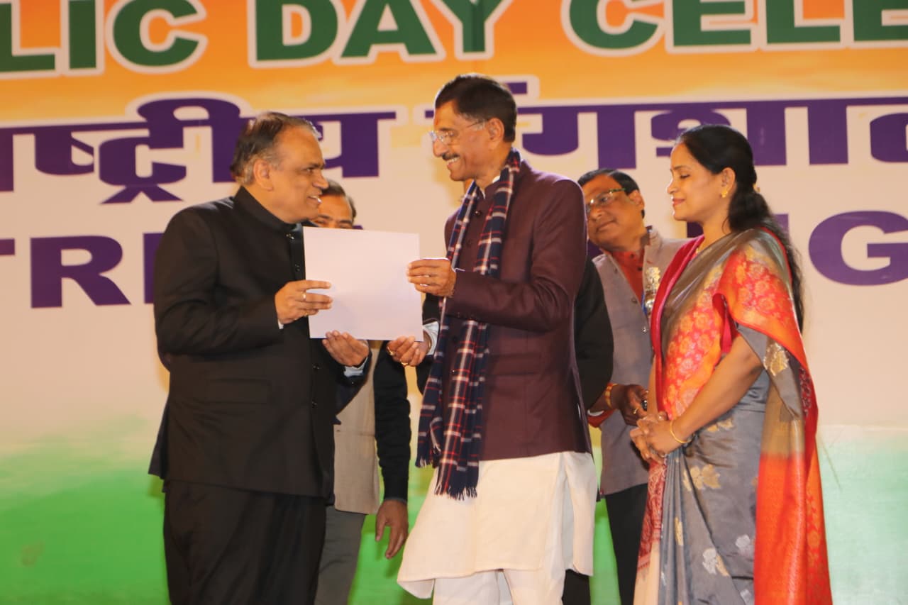 राजस्थान की झांकी को पॉपुलर चॉइस पुरस्कार, प्रवीण गुप्ता ने ग्रहण किया पुरस्कार