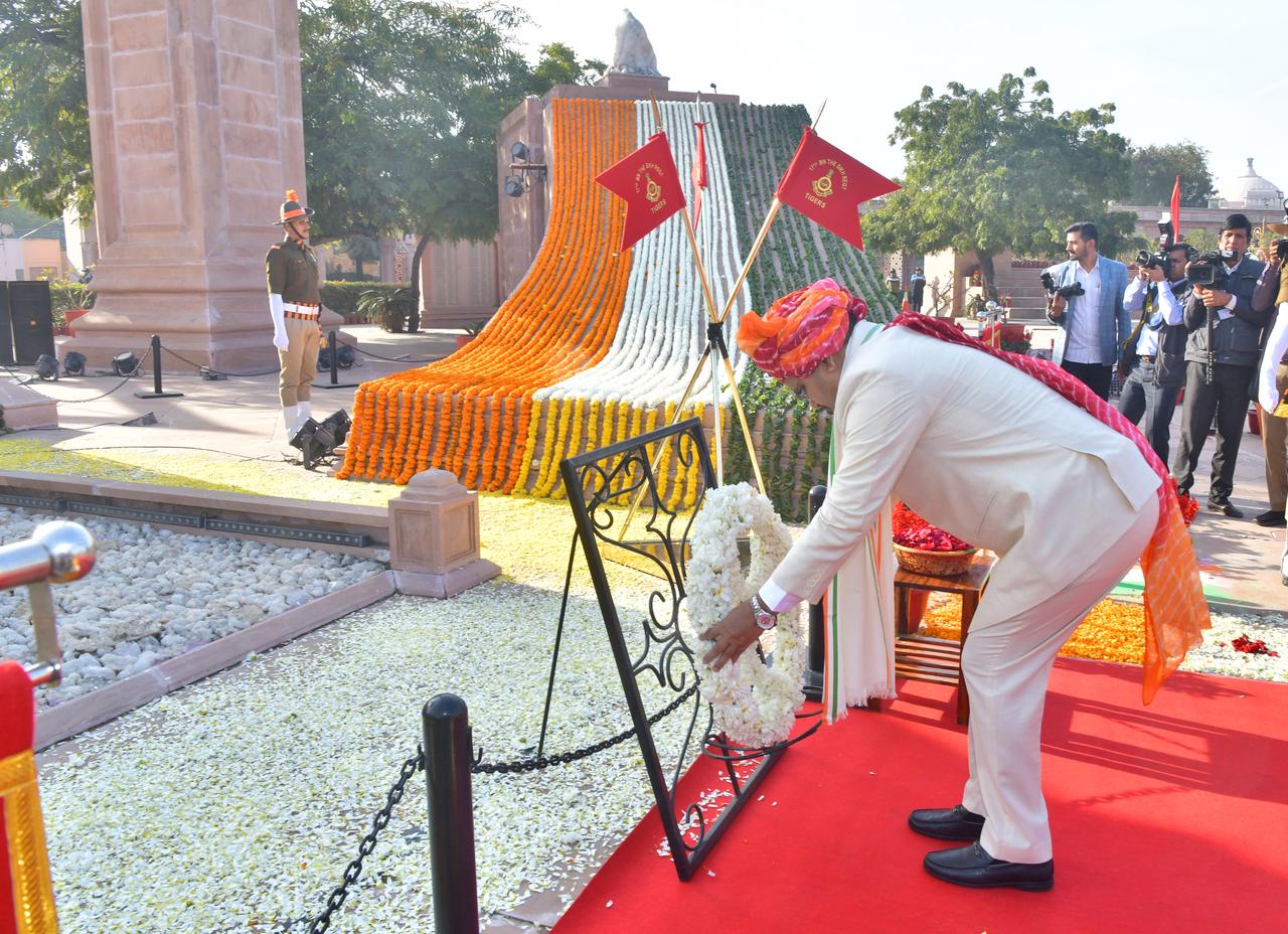 शहीरों को श्रद्धासुमन अर्पित करते मुख्यमंत्री भजनलाल शर्मा