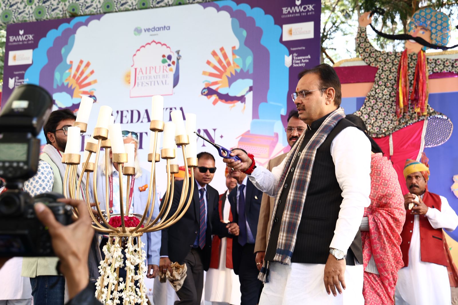 सीएम भजनलाल जेएलएफ में पहुंचे