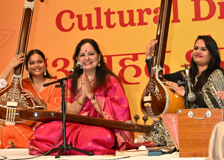 जयपुर में सुरों की होली, अनहद संगीत में सुनंदा ने निभाई बनारस घराने की रीत.