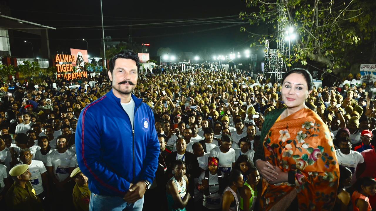अलवर हाफ मैराथन में अभिनेता भूपेंद्र हुड्डा और डिप्टी सीएम दिया कुमारी 