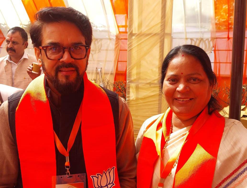 अनुराग ठाकुर के साथ सरोज प्रजापत 