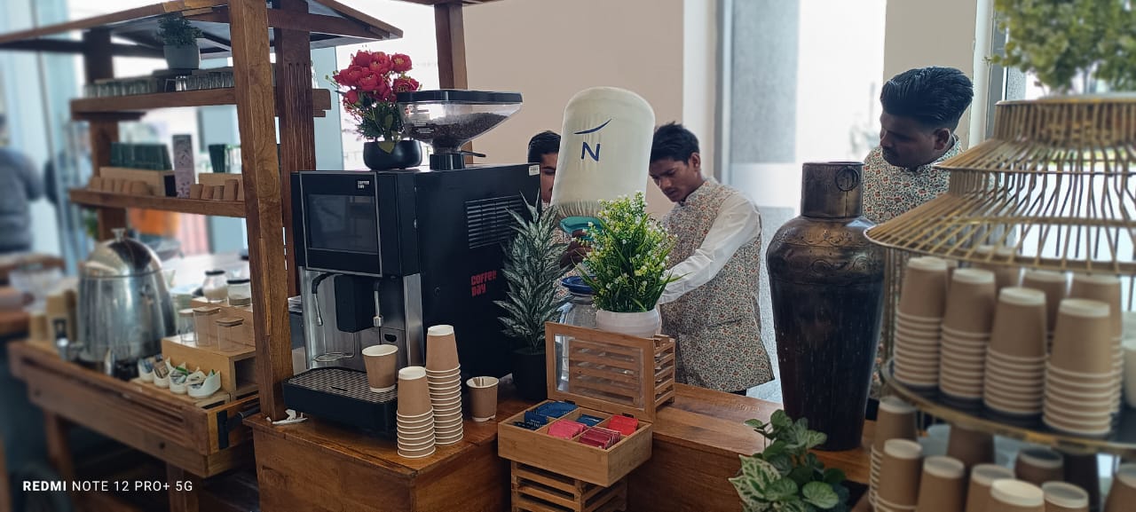 नोवोटेल होटल कॉफी में गंदा पानी 2