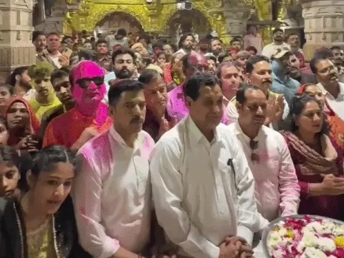 सांवलिया सेठ में उमड़ा भक्ताें का हुजूम 