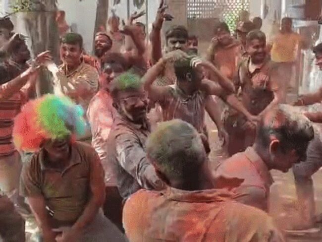 उदयपुर में पुलिस की होली 