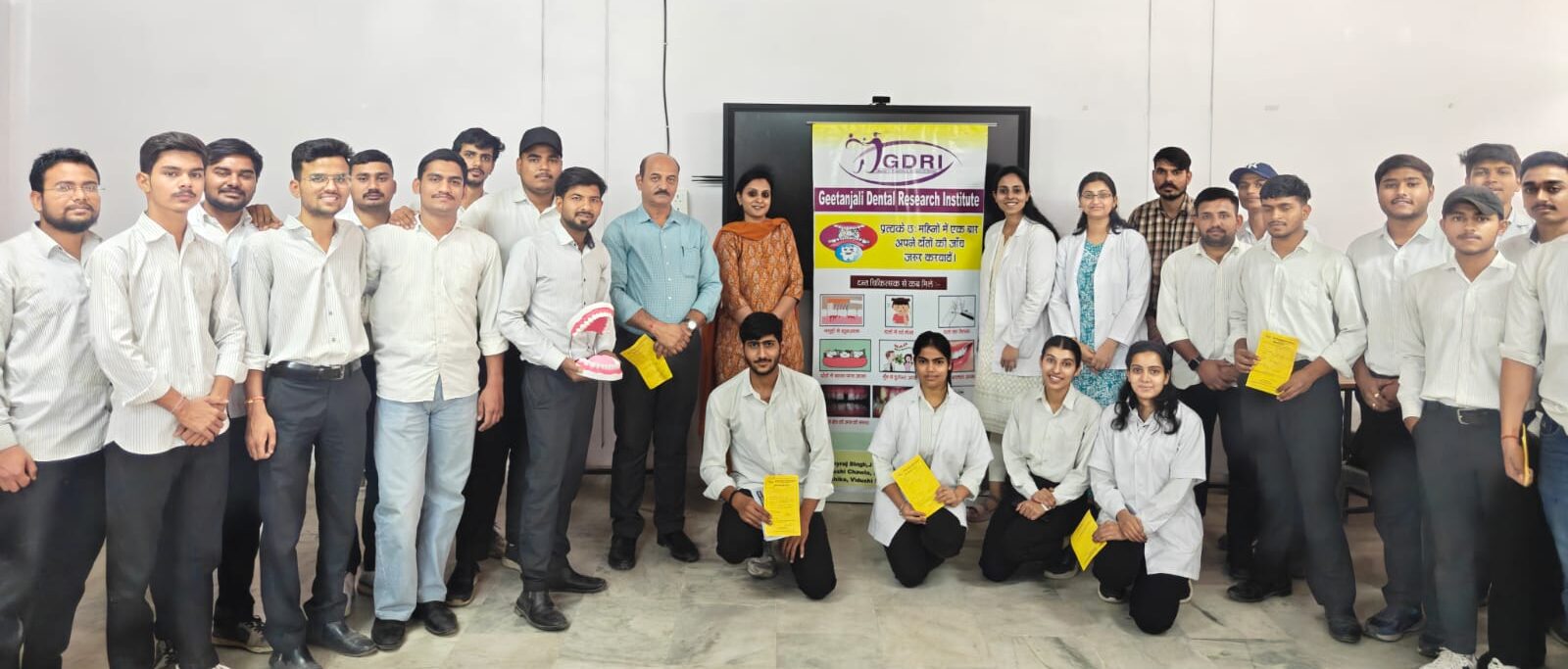 गीताांजलि संस्थान में जागरूकता अभियान, नि:शुल्क दंत शिविर