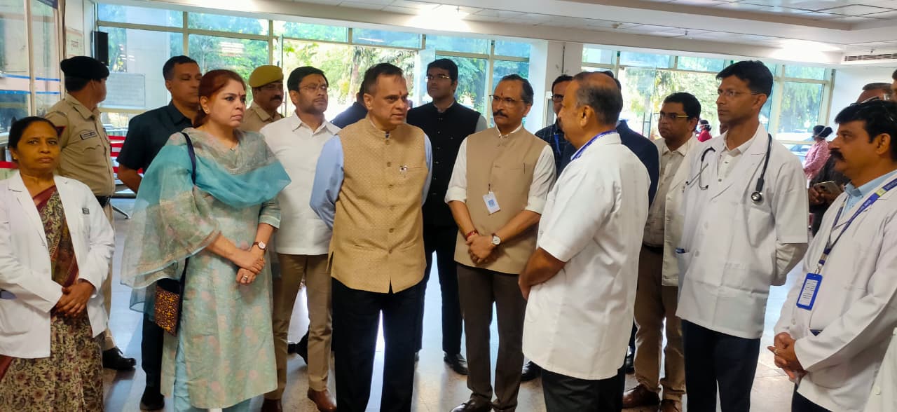 मुख्य सचिव वी श्रीनिवास राव उदयपुर RNT मेडिकल कॉलेज में