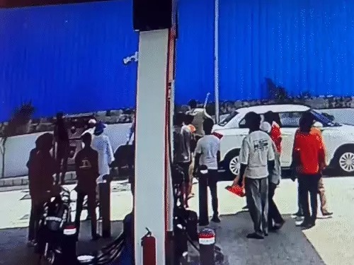 जयपुर में पेट्रोल पंप पर बदमाशों का हंगामा, लाठी डंडों से पिटाई, फिर 43 हजार की लूट