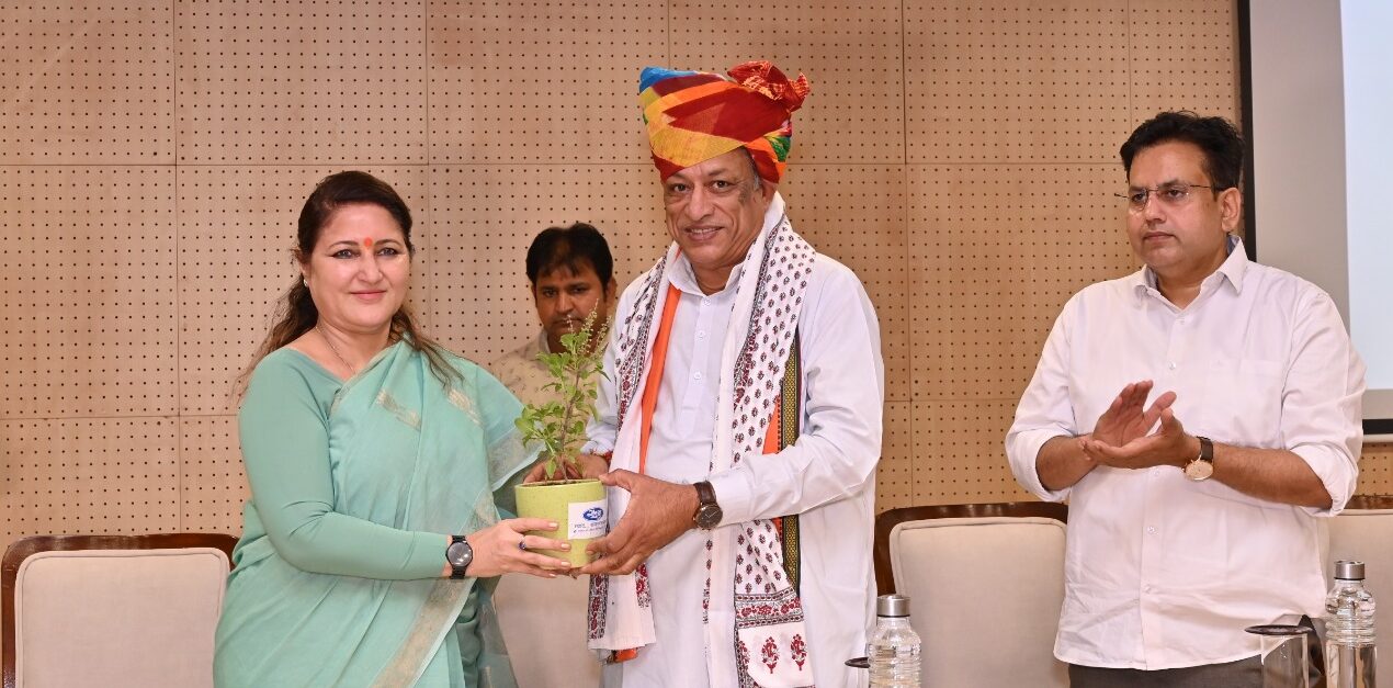 डेयरी मंत्री ज़ोराराम कुमावत ने RCDF में वंदे गंगाजल अभियान का आगाज श्रुति भारद्वाज और मनीष फौजदार रहे साथ 