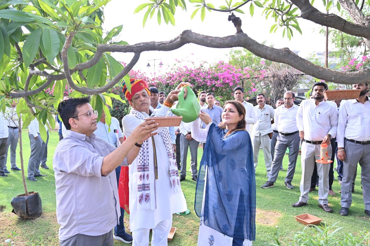 विश्व पर्यावरण दिवस पर हरित संकल्प: डेयरी कर्मियों ने लिया 8 हजार पौधे लगाने और संवारने का जिम्मा