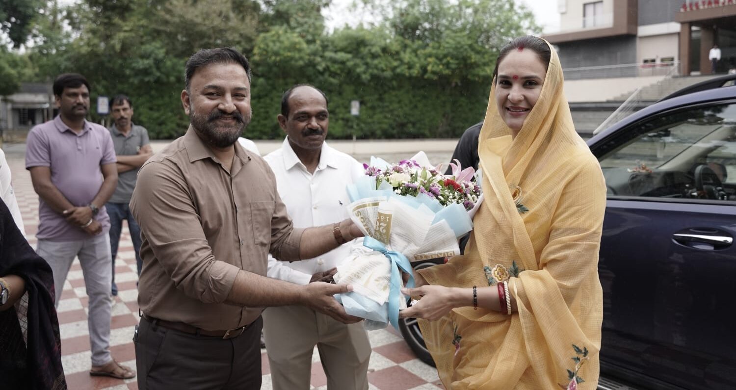 गीतांजली में 'रोड सेफ्टी सुपरहीरो' सम्मान, मानवता के रक्षकों को मिला सम्मान